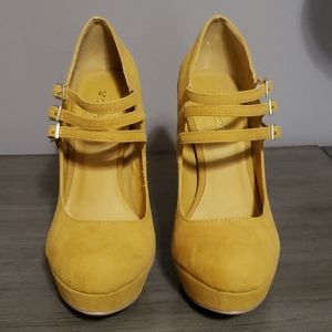 Yellow Gold Suede Platform Shoedazzle Heels 6.5